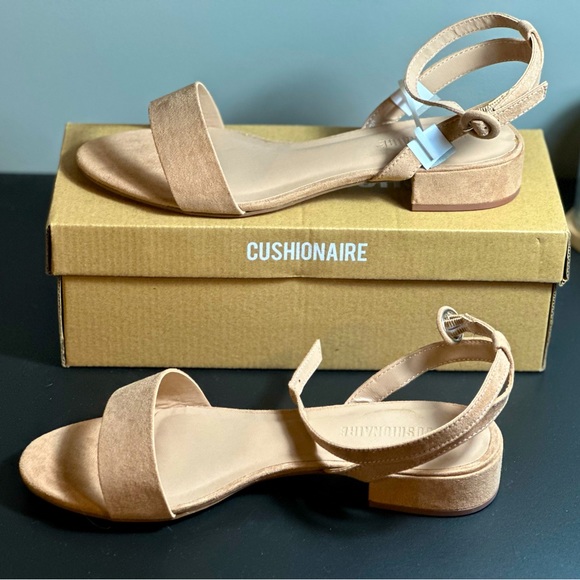 Cushionaire Women's Nila one band low block heel sandal (Wide) - Picture 1 of 4